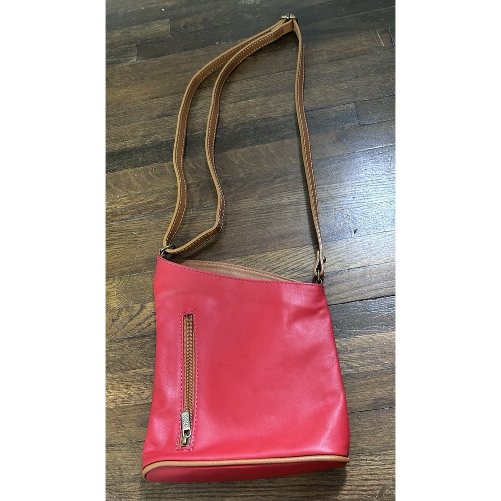 Tuscany Leather Small Red Leather Cross Body A‎ Symmetrical Inside Zip Pocket
